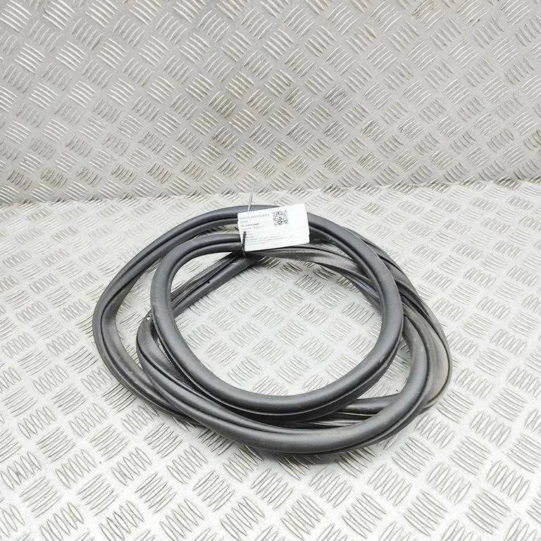 Rubber seal rear door 5H9867914