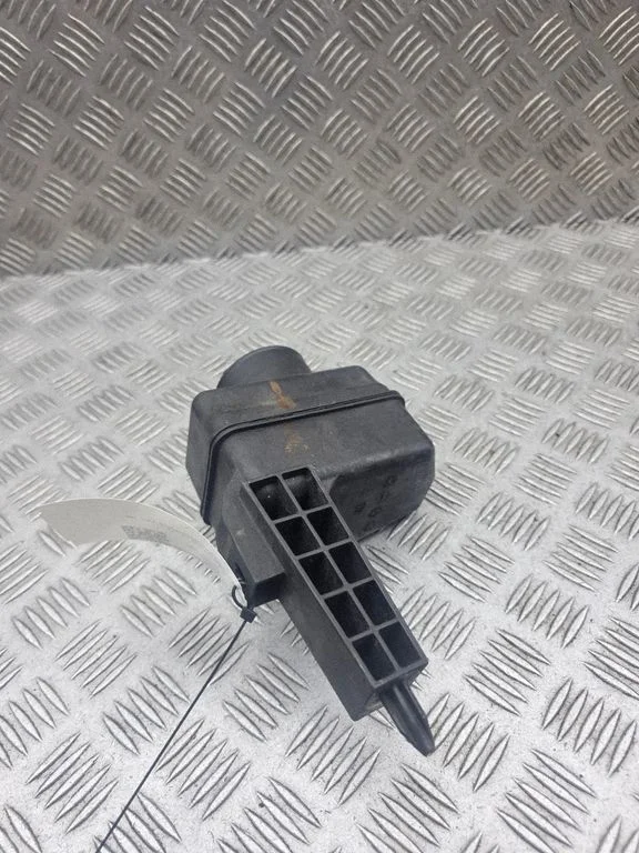 Intake resonator 1789338011 – Lexus LS UCF30 (2001-2007)