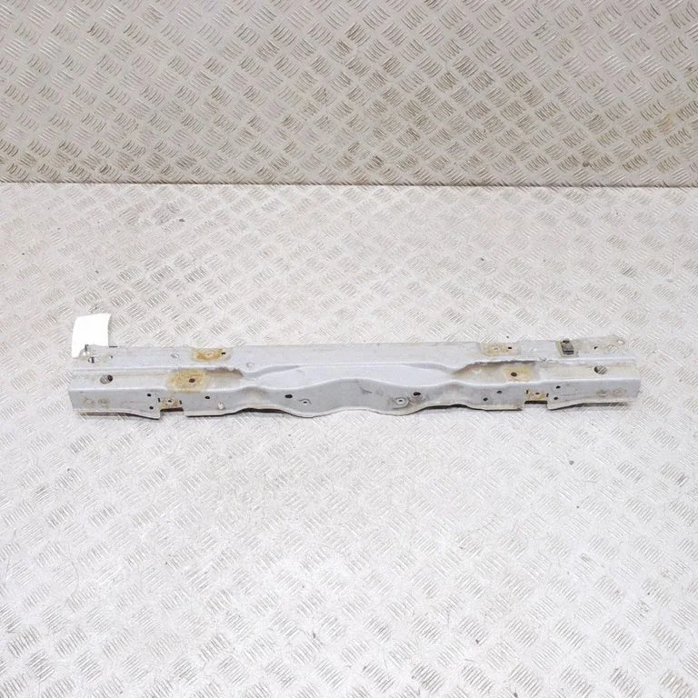 Radiatoru paneļa augšējā daļa 8981042244