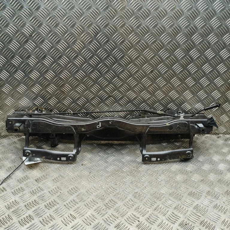 Radiatoru paneļa augšējā daļa 5823061M00