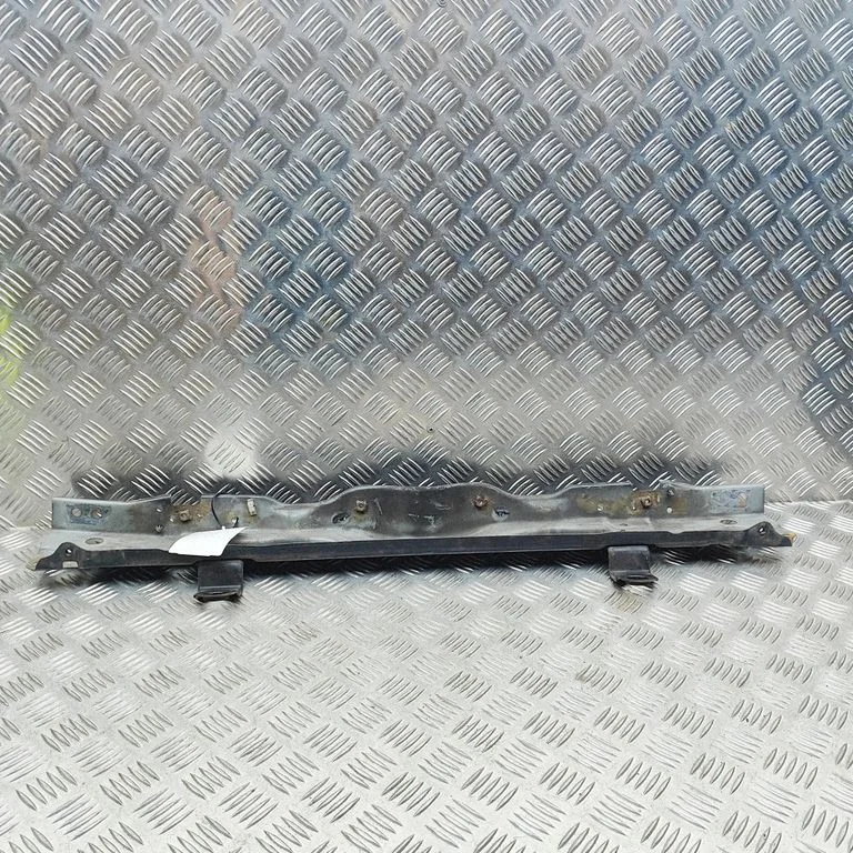Radiatoru paneļa augšējā daļa 8981042244