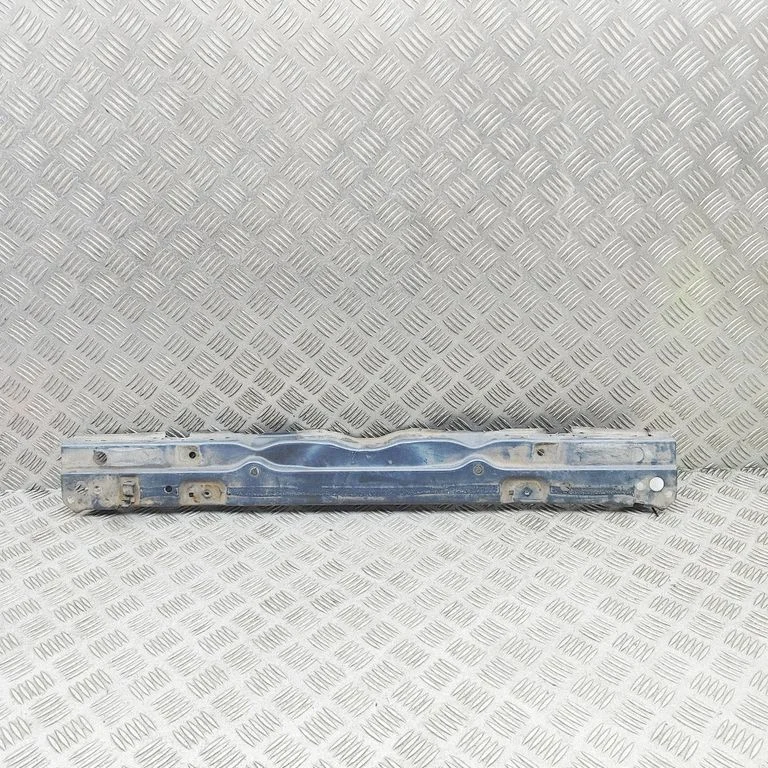 Radiatoru paneļa augšējā daļa 8981042244