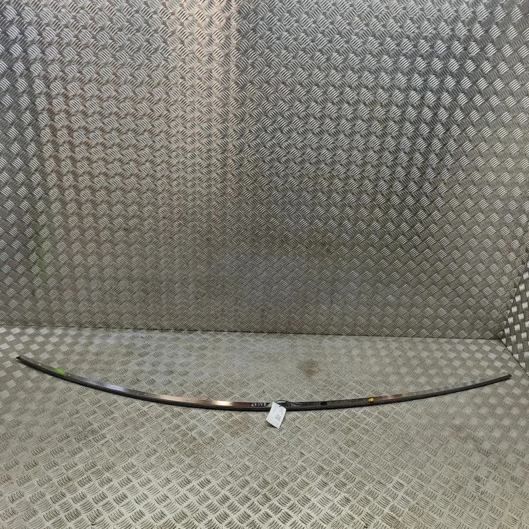 Katuse liist „molding" – Tesla Model S (2012-)