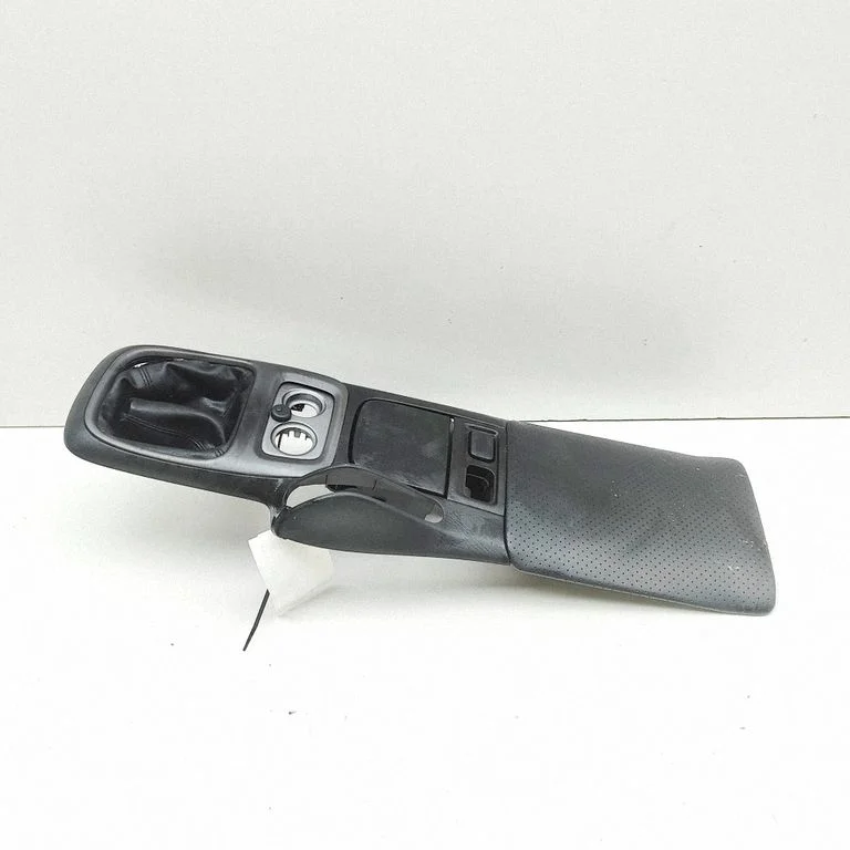 Cita centrālās konsoles (tuneļa) detaļa S3401S2AJ030