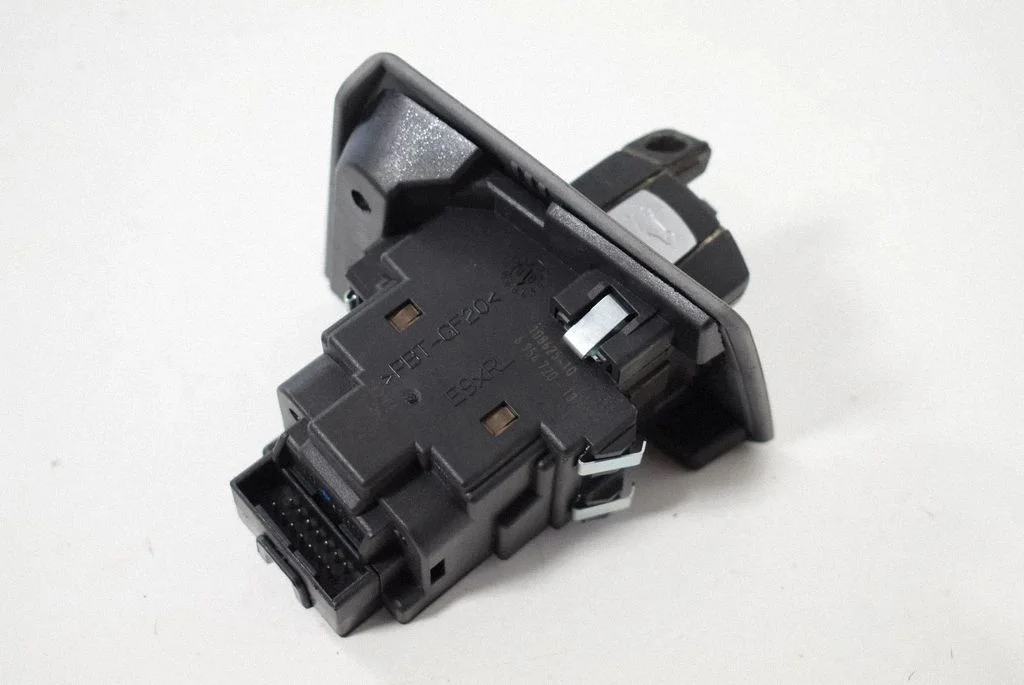 Engine ECU kit and lock set 6954720