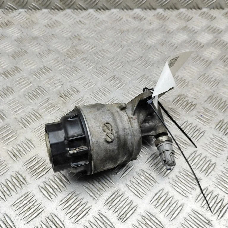 Oil filter cover 1567738010 – Lexus LS UCF30 (2001-2007)