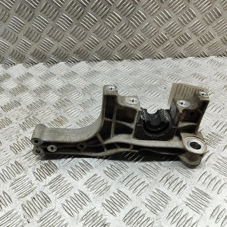 Sway bar bush bracket, front 9J1413358A