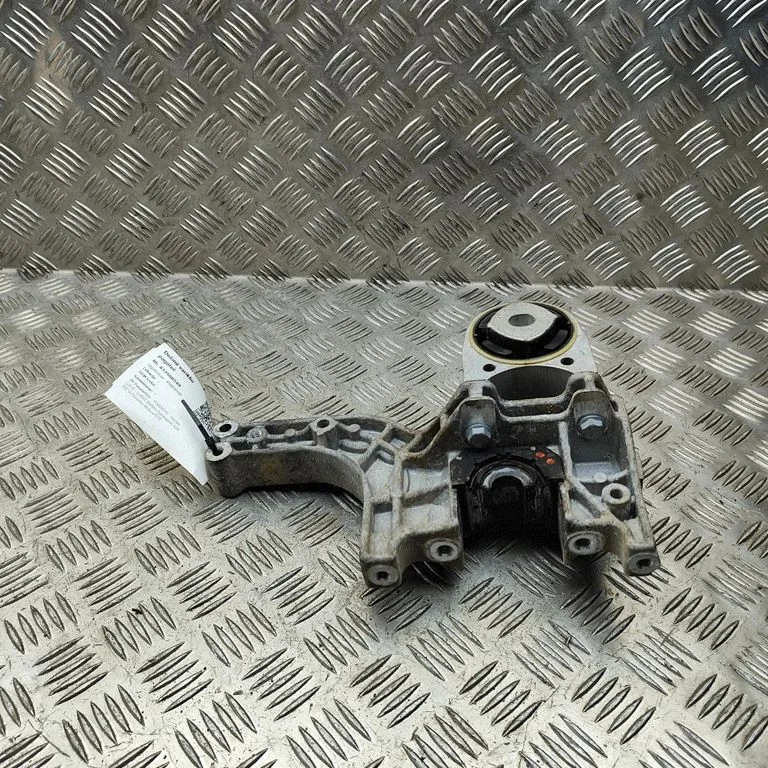 Sway bar bush bracket, front 9J1413358A