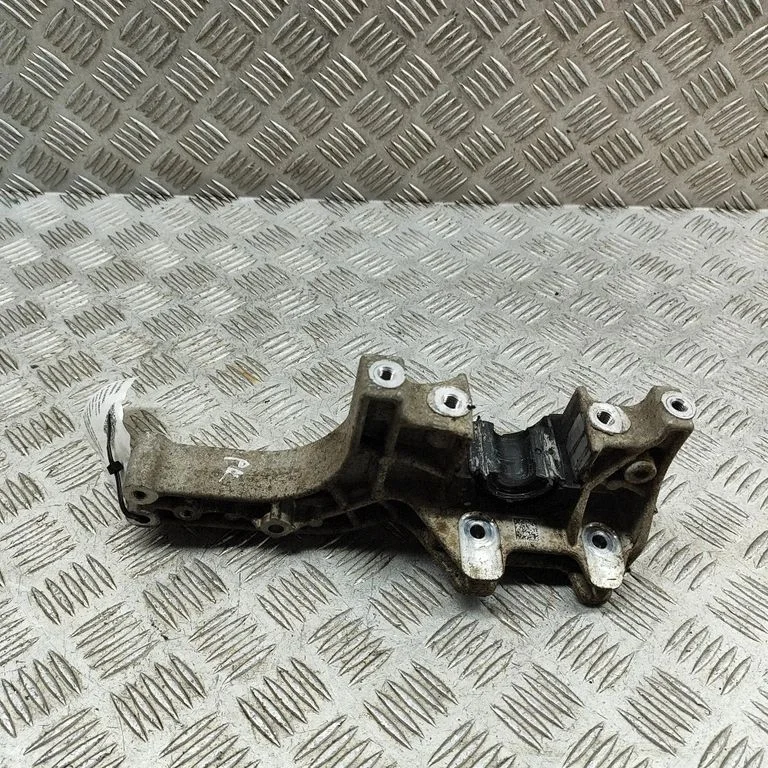 Sway bar bush bracket, front 9J1413357A