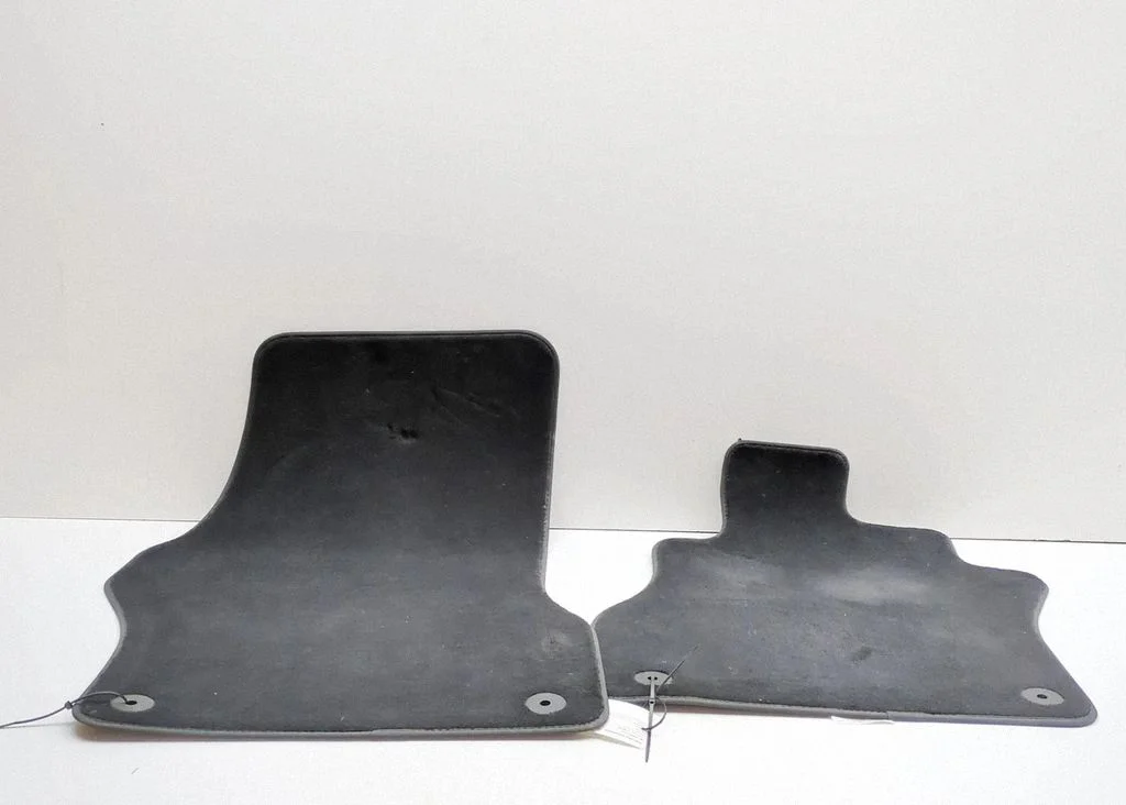 Car floor mat set 1T4863011