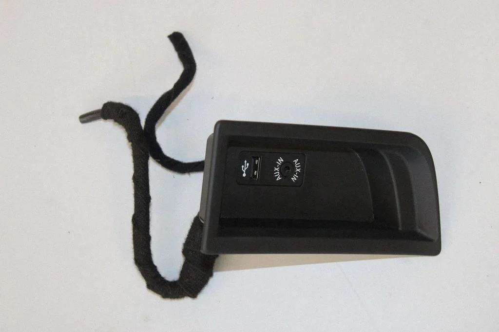 AUX ligzda 9207357