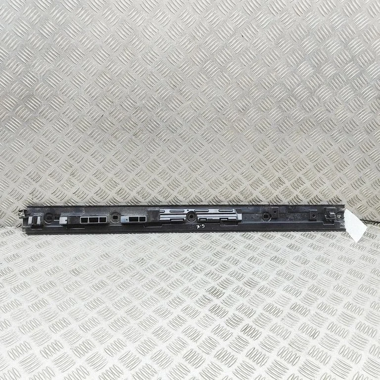 Część progu 95C853539D