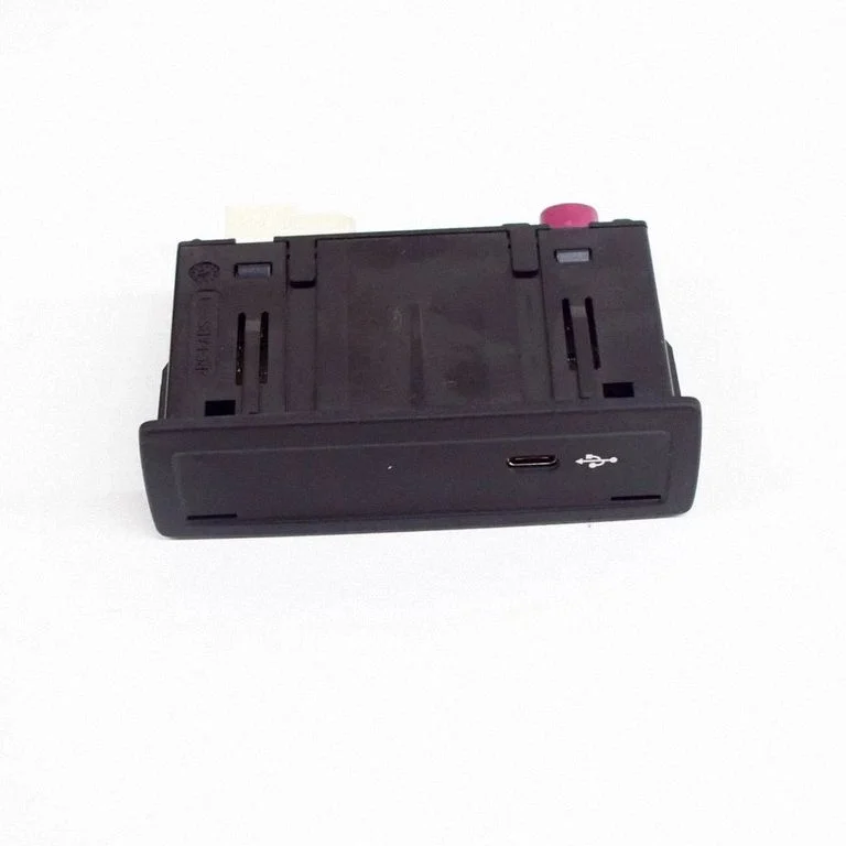 AUX ligzda A2478203902