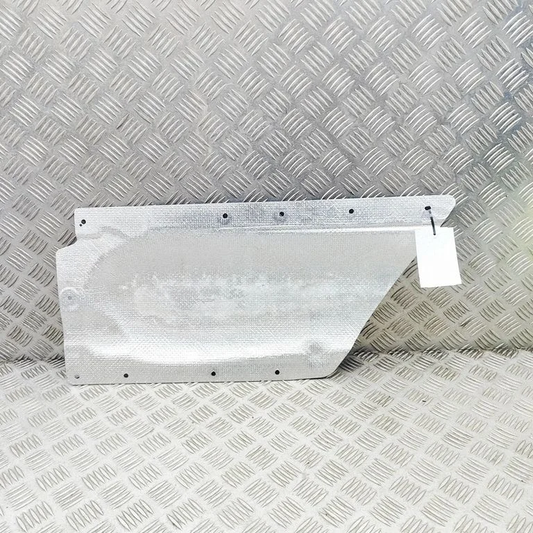 Heat shield in engine bay 7424885