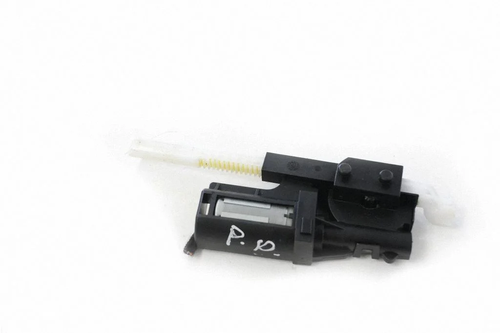 Seat adjustment motor – right