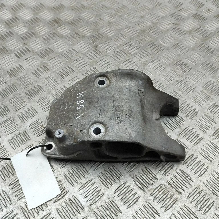 Pusass sajūgs A2702230138
