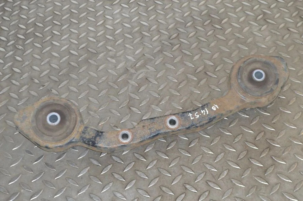 Rear differential mounting bracket – Lexus NX (2014-2021)