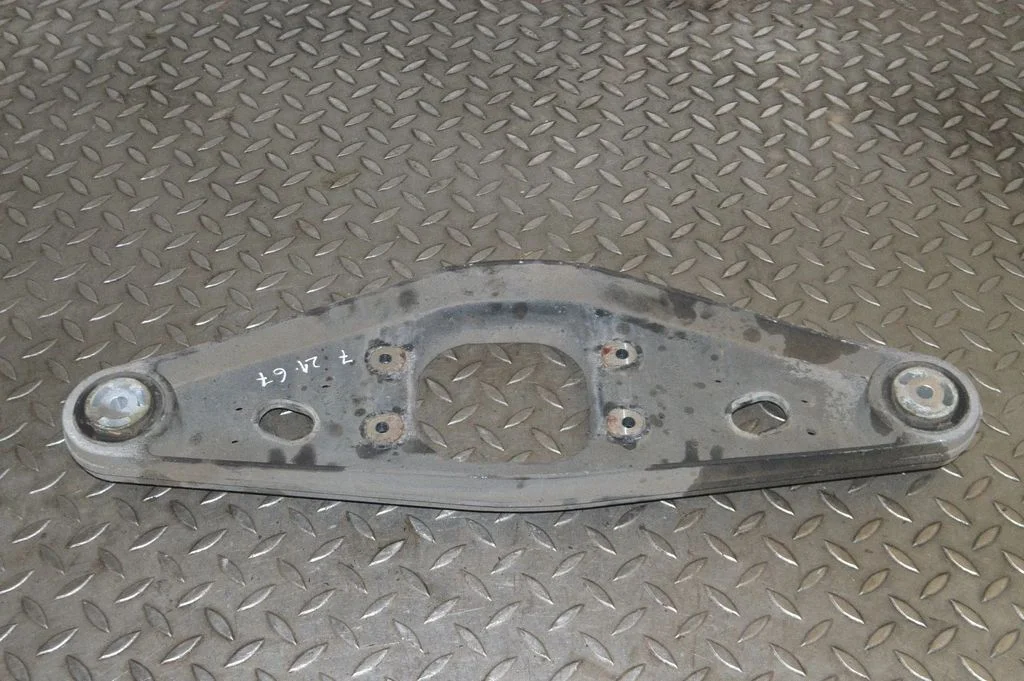 Rear differential mounting bracket – Mercedes-Benz SL-Class R230 (2001-2012)