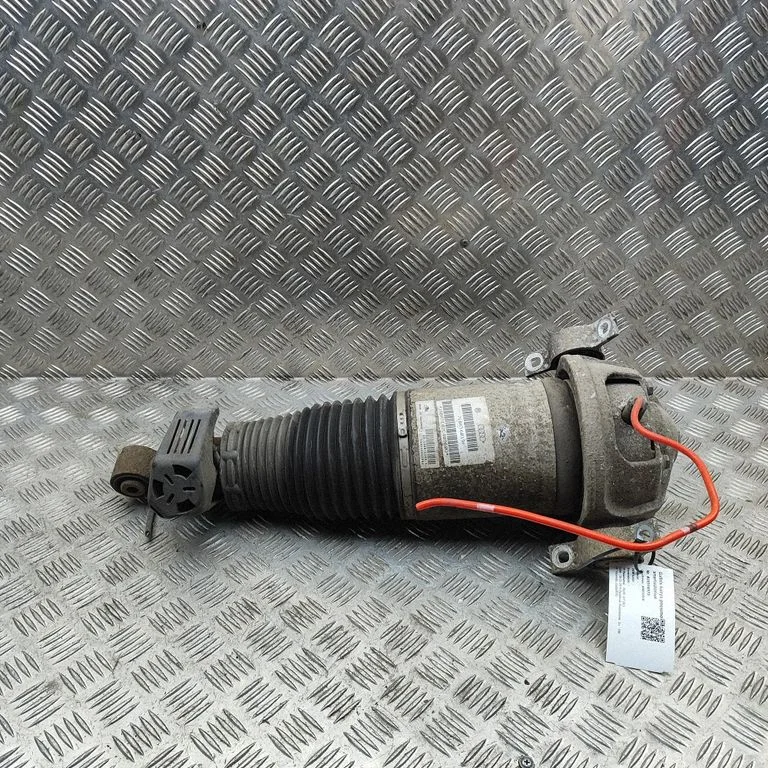 Aizmugurējais amortizators (pneimatiskā/hidrauliskā balstiekārta) 7L8616019F