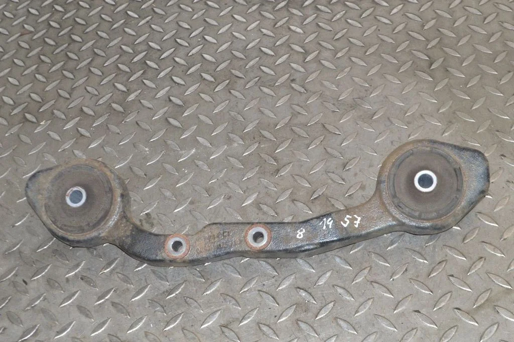 Rear differential mounting bracket – Lexus NX (2014-2021)