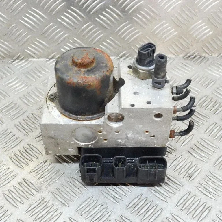 ABS block 4454050010 – Lexus LS UCF20 (1995-2001)