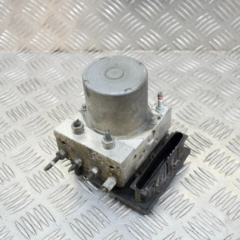 ABS block – Toyota Avensis T270 (2009-2012)
