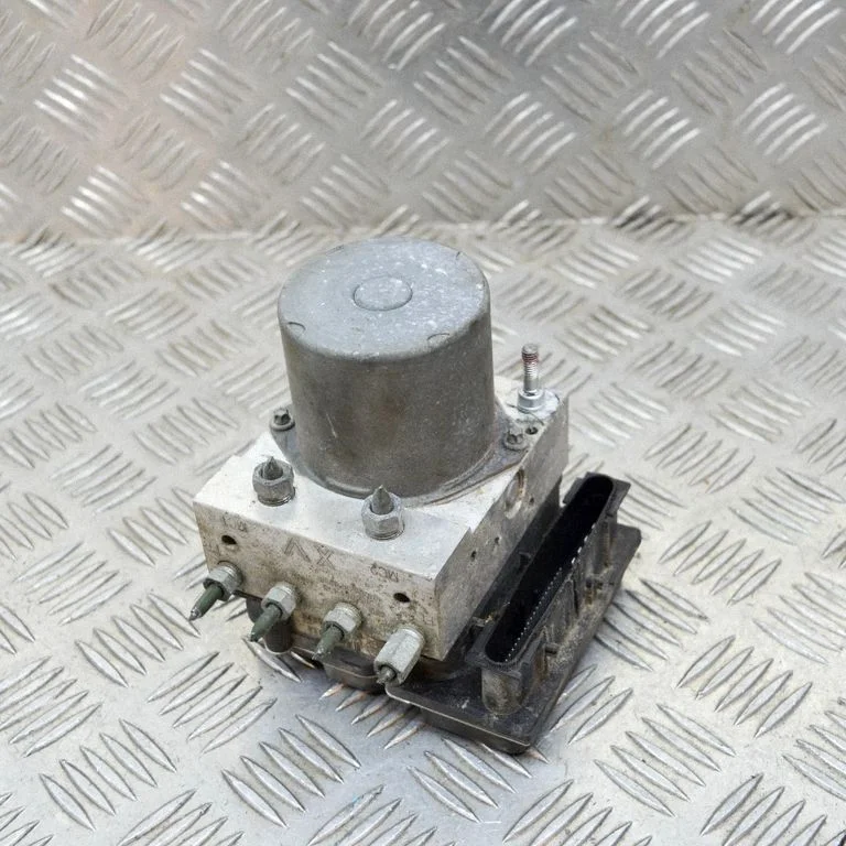 ABS bloks – Toyota Avensis T270 (2009-2012)
