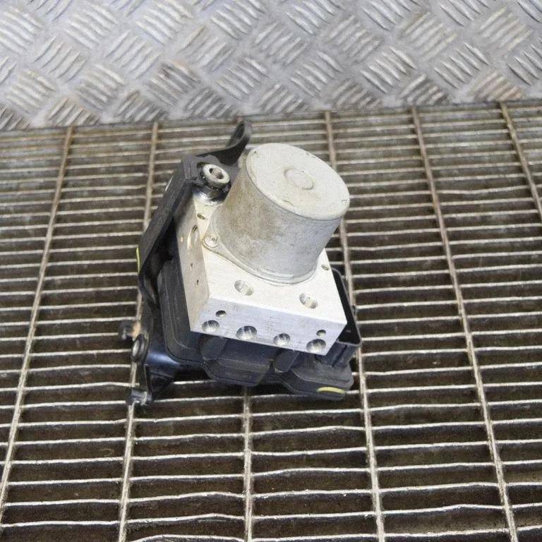 ABS block – Tesla Model S (2012-)