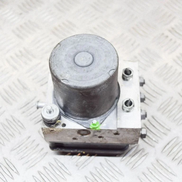 ABS-plokk 476601U600 – Nissan Note (E11) (2006-2014)