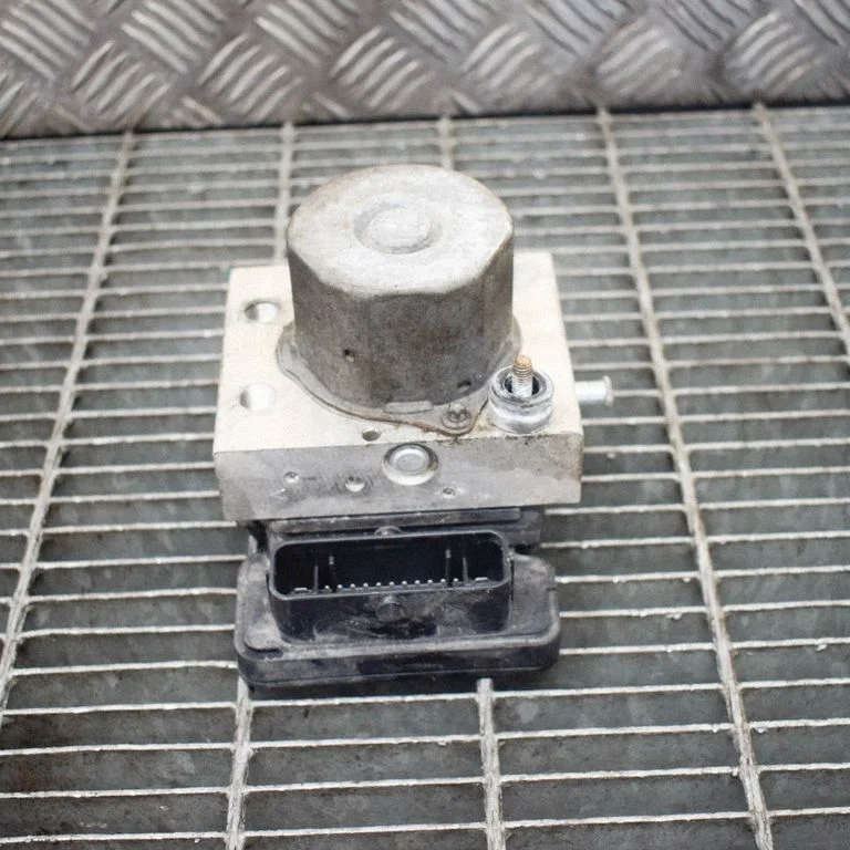 ABS block – Tesla Model S (2012-)
