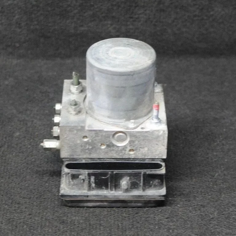 ABS block – Toyota Avensis T270 (2009-2012)