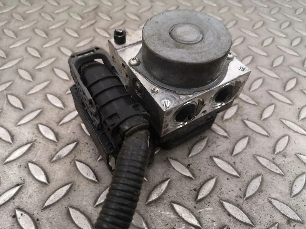ABS-plokk 11304041590 – Lexus ES VII XZ10 (2018-2021)