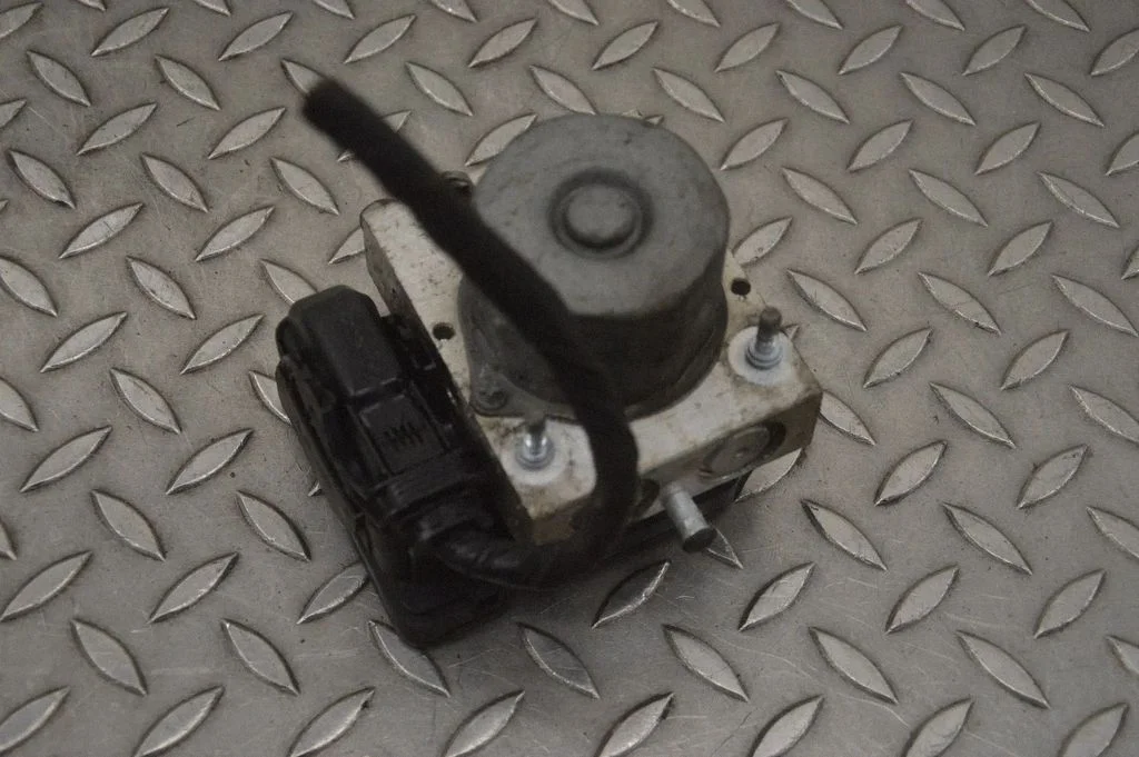 ABS block – Infiniti M Y51 (2010-2019)