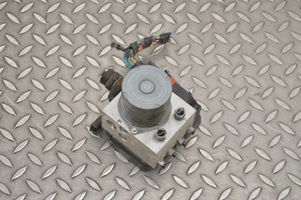 ABS bloks J8A214F447ED