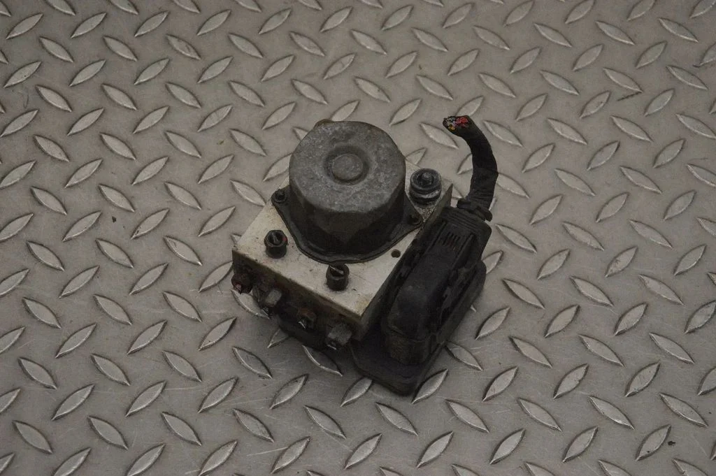 ABS block – Tesla Model S (2012-)