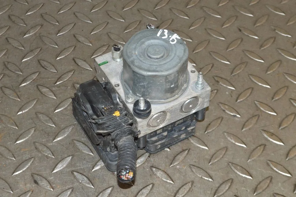 ABS block – Nissan Qashqai (2014-2016)
