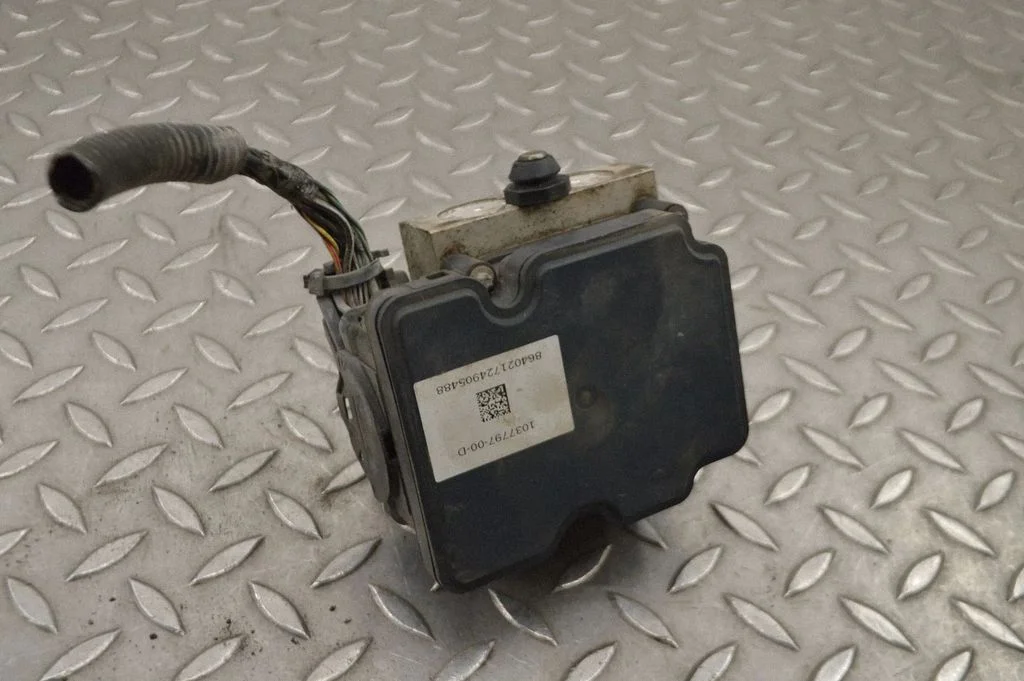 ABS block – Tesla Model S (2012-)