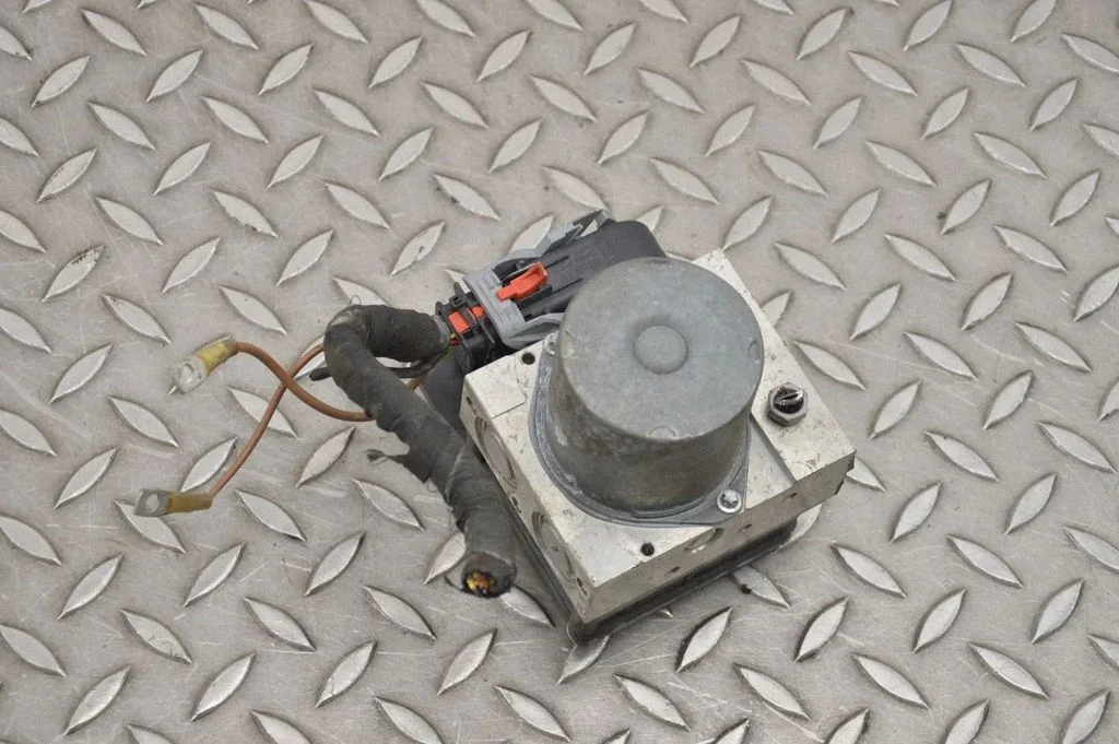 ABS block 8R0907379L
