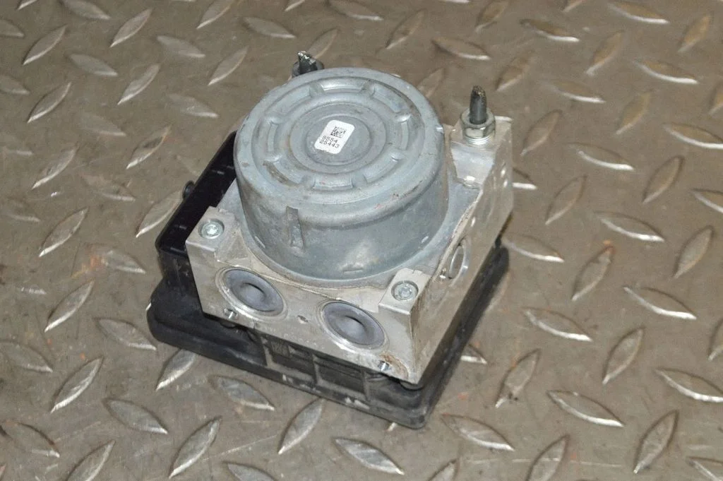 ABS block – Mazda 3 III (2014-2018)