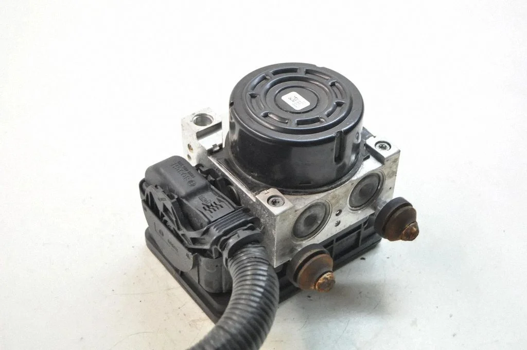 ABS-plokk 476603VU0B – Nissan Note (E11) (2006-2014)