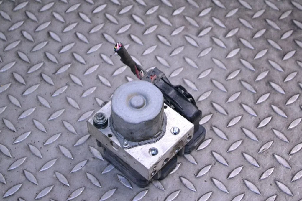 ABS block – Tesla Model S (2012-)