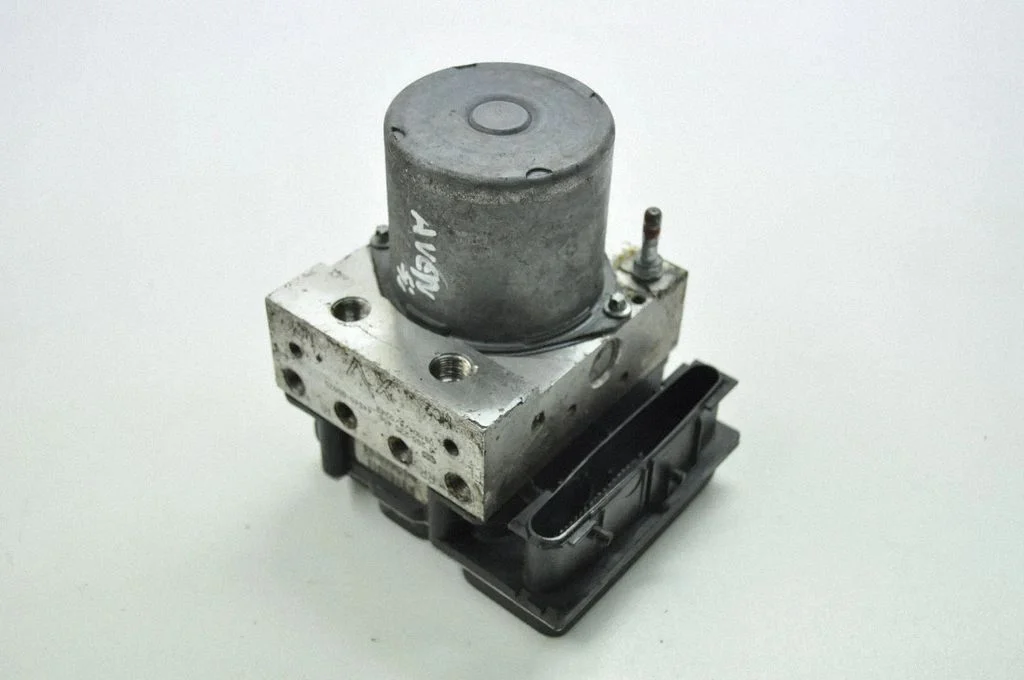 ABS block – Toyota Avensis T270 (2009-2012)