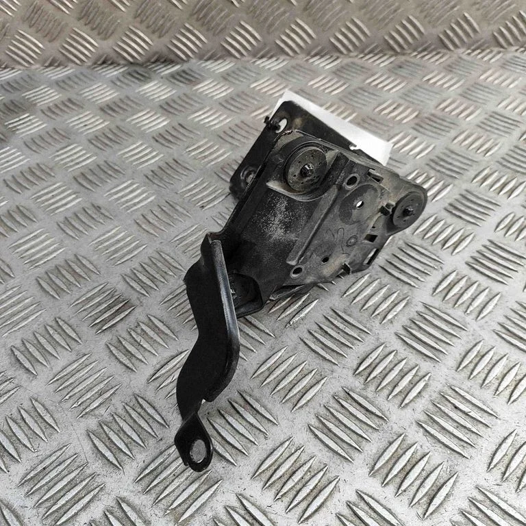 ABS pump bracket – Volkswagen e-Golf (2014-)