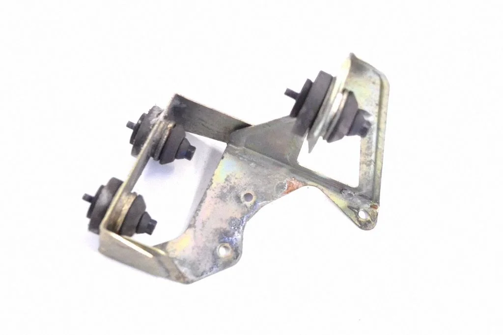 ABS-pumba kinnitus 7L0614125