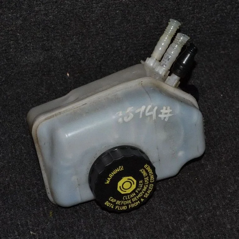 Brake fluid reservoir – Opel Corsa D (2006-2014)