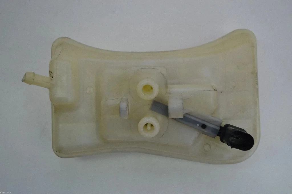 Brake fluid reservoir – Audi A4 S4 B7 8E 8H (2005-2008)