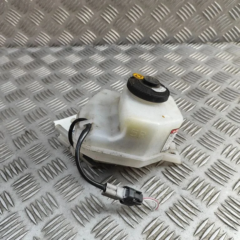 Brake fluid reservoir