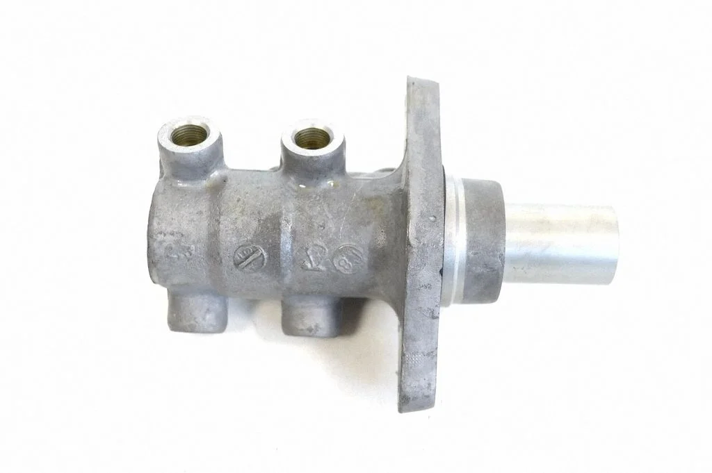 Master brake cylinder