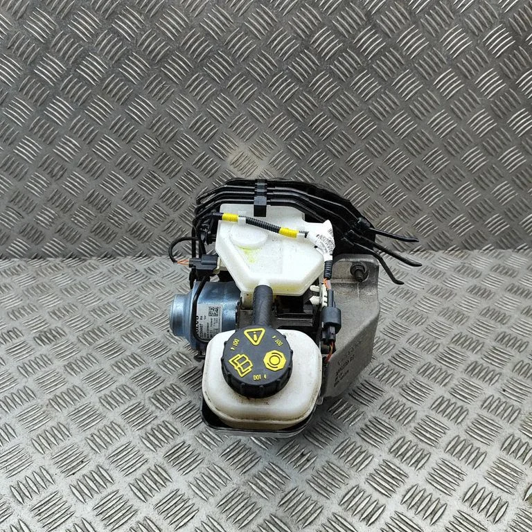 Brake booster 32384487