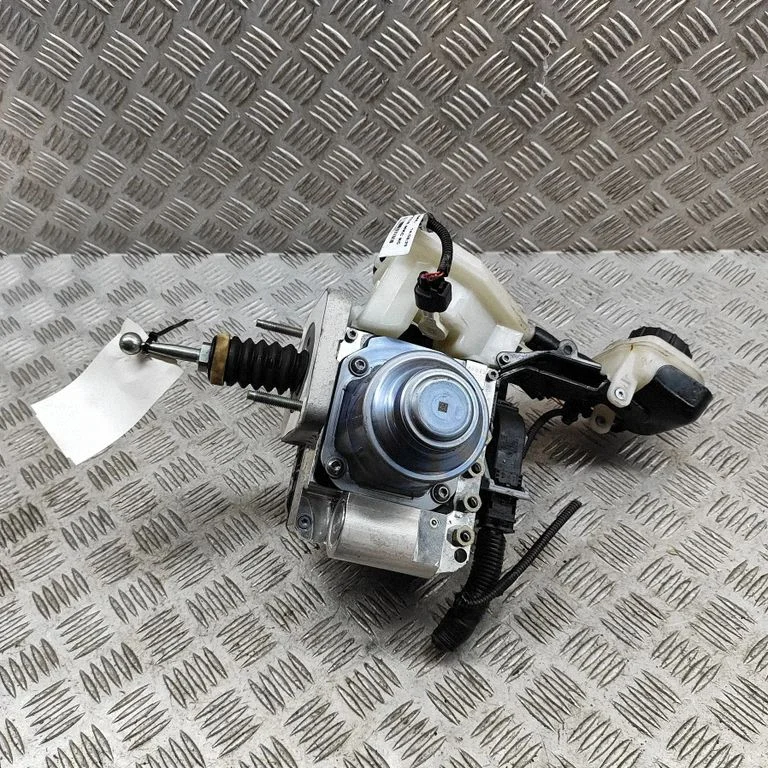 Brake booster 32333276